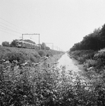 150998 Afbeelding van een electrisch treinstel mat. 1946 van de N.S. nabij Maarsbergen.
